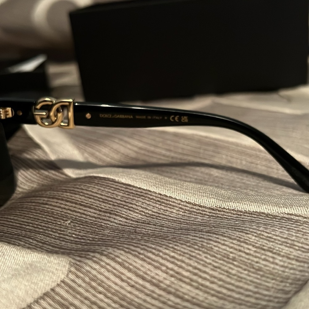 New in box Dolce and Gabbana Oversized Square sunglasses - Picture 7 of 8